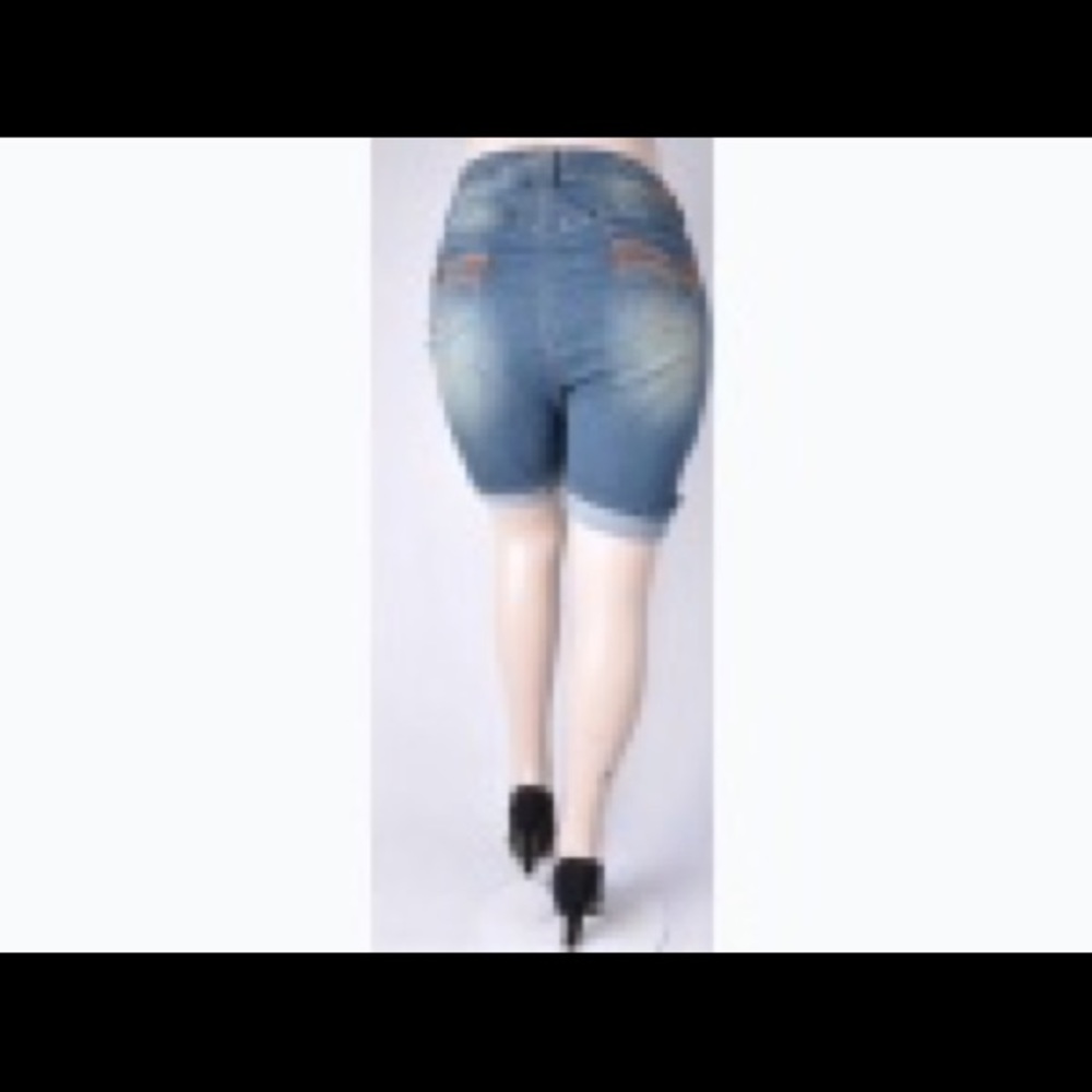short jeans - Picture 2 of 3